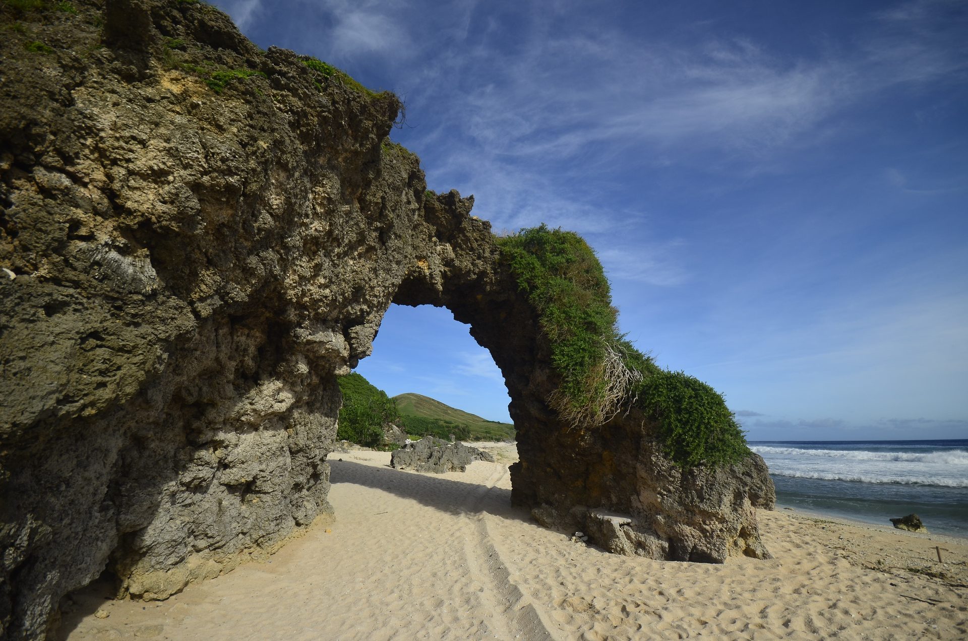 Morong Beach & Nakabuang Arch